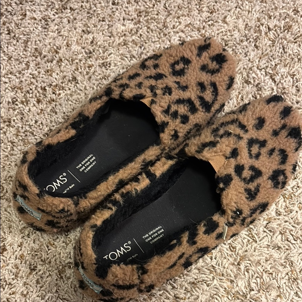 TOMS Fuzzy Animal Print Slippers